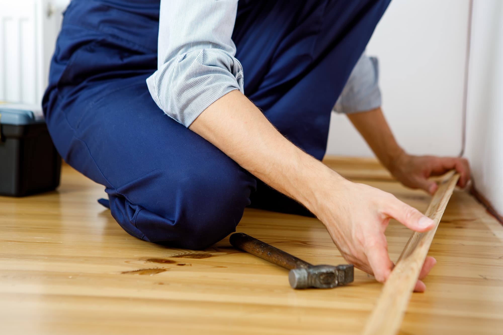 Nos artisans installent avec soin votre plancher et vos revêtements sur mesure Haguenau